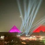 Shadow Pyramids View Inn