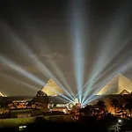 Shadow Pyramids View Inn