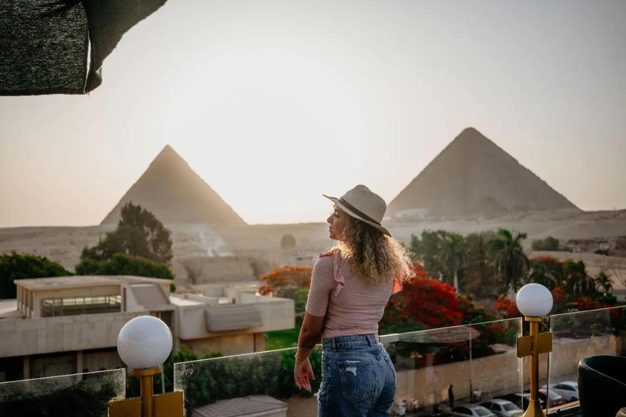 Shadow Pyramids View Inn