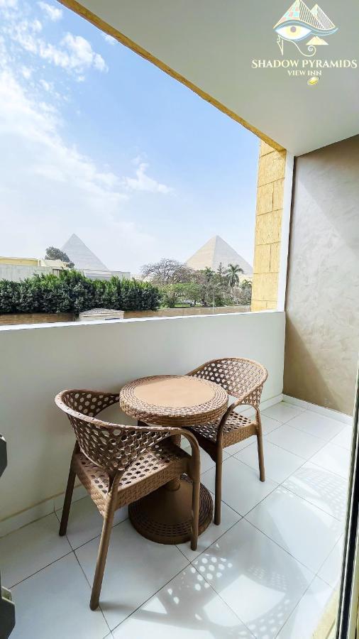 Shadow Pyramids View Inn